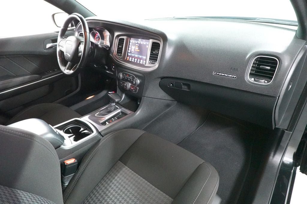 Used 2023 Dodge Charger R/T w/ Technology Group RWD image 32