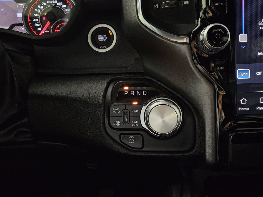 Used 2024 RAM 1500 Laramie AWD/4WD image 19