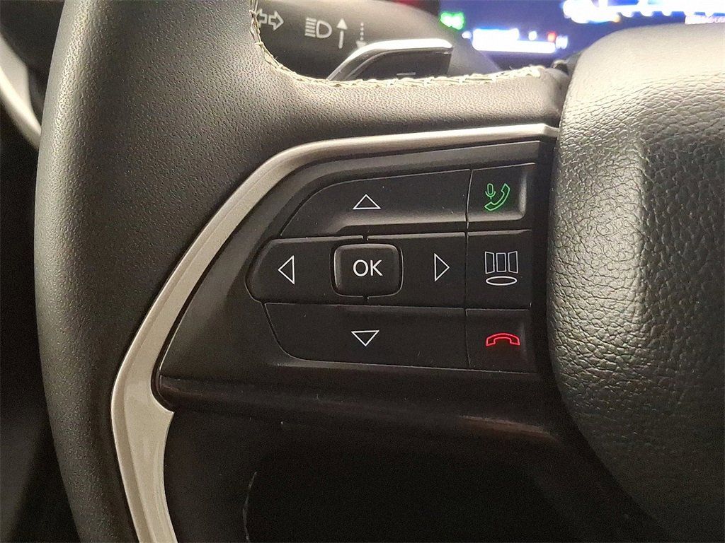 Used 2023 Jeep Grand Cherokee Altitude image 23