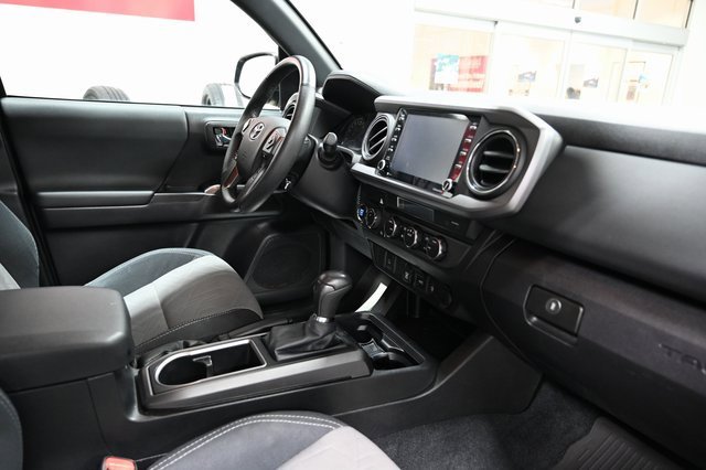 Used 2022 Toyota Tacoma TRD Off-Road image 14