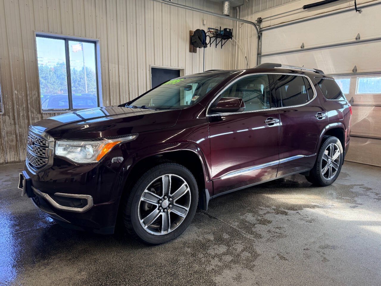 Used 2017 GMC Acadia Denali w/ Technology Package AWD/4WD image 1