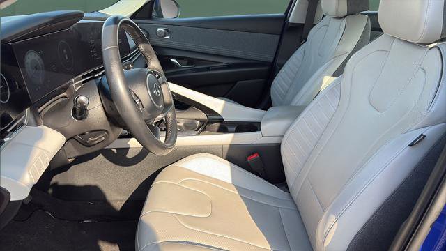 Used 2023 Hyundai Elantra Limited image 21
