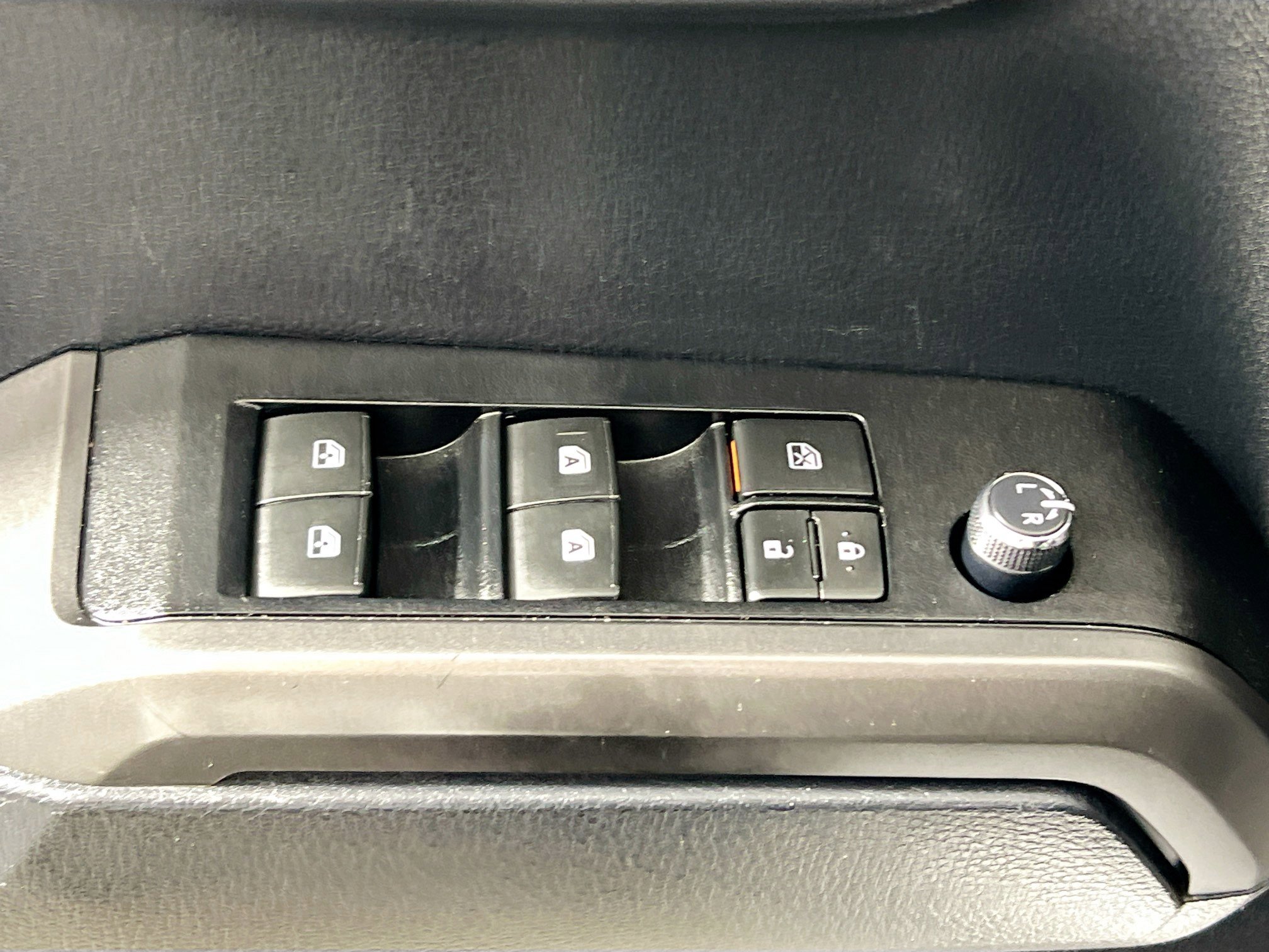 Used 2017 Toyota Tacoma TRD Sport w/ Tow Package (A/T) image 15