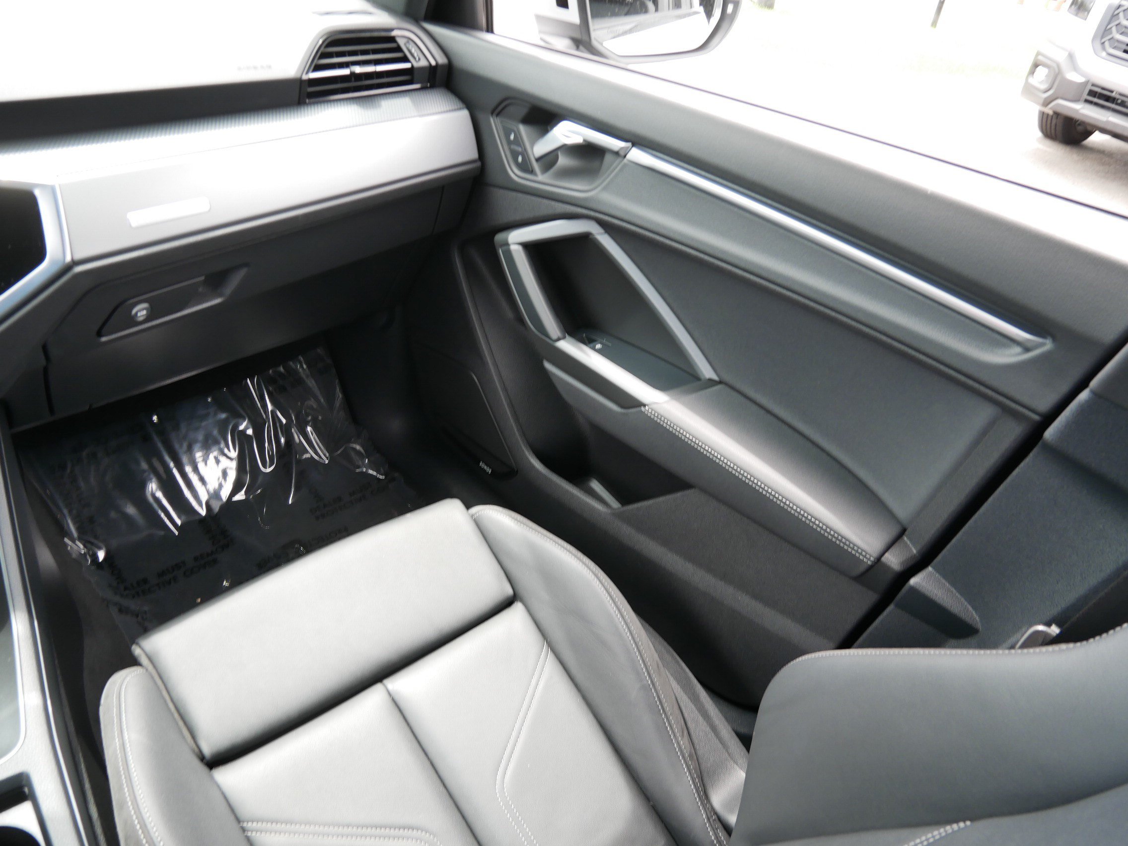 Certified 2022 Audi Q3 2.0T Premium Plus w/ Premium Plus Package AWD/4WD image 11