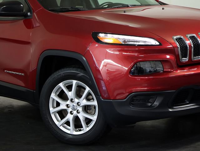 Used 2017 Jeep Cherokee Sport image 8