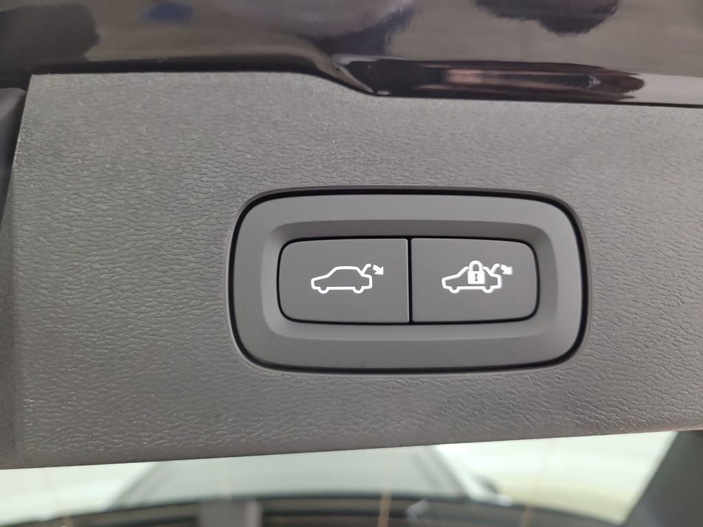 New 2026 Volvo V60 B5 Cross Country Plus w/ Protection Package Premier image 11