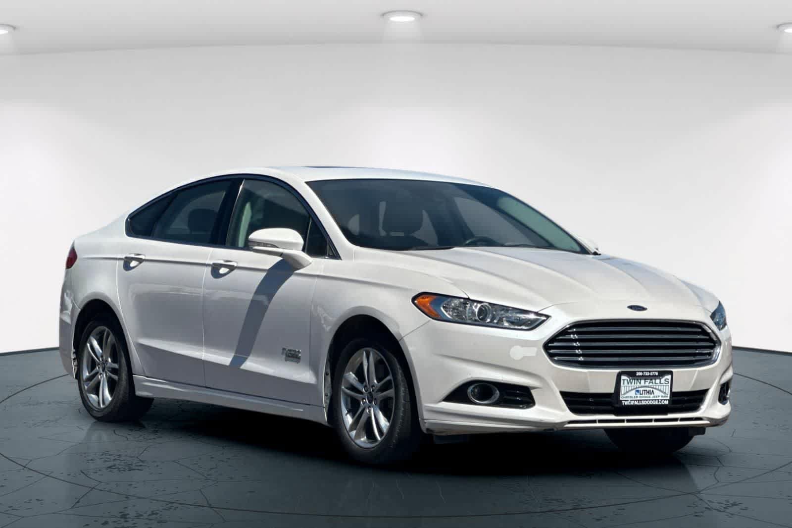 Used 2016 Ford Fusion Energi Titanium w/ Driver Assist Package FWD image 5