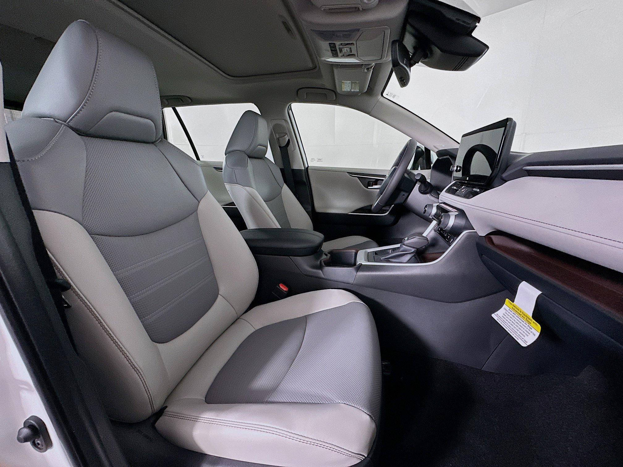 Used 2025 Toyota RAV4 Limited w/ Weather Package image 31