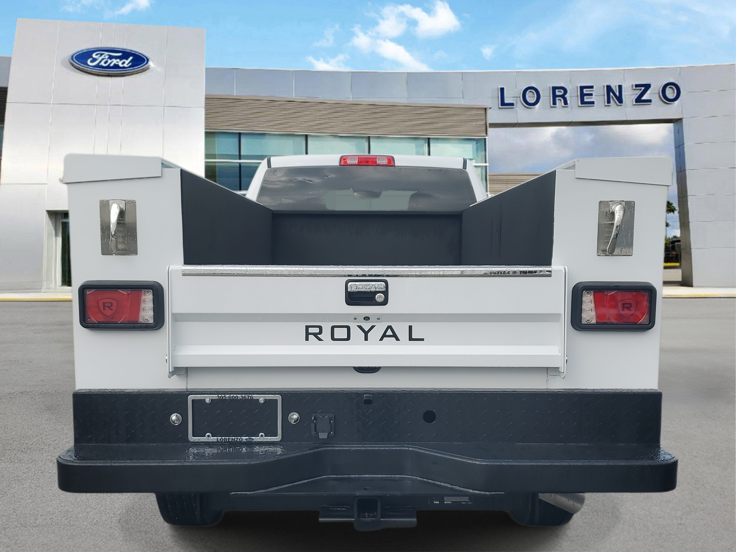 Used 2024 RAM 3500 Tradesman w/ Chrome Appearance Group AWD/4WD image 6
