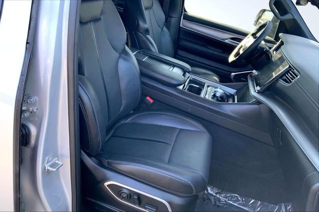 Used 2025 Jeep Wagoneer L Series II image 30