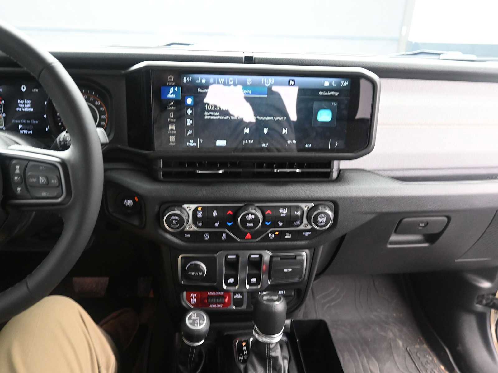 Used 2025 Jeep Wrangler Sport image 13