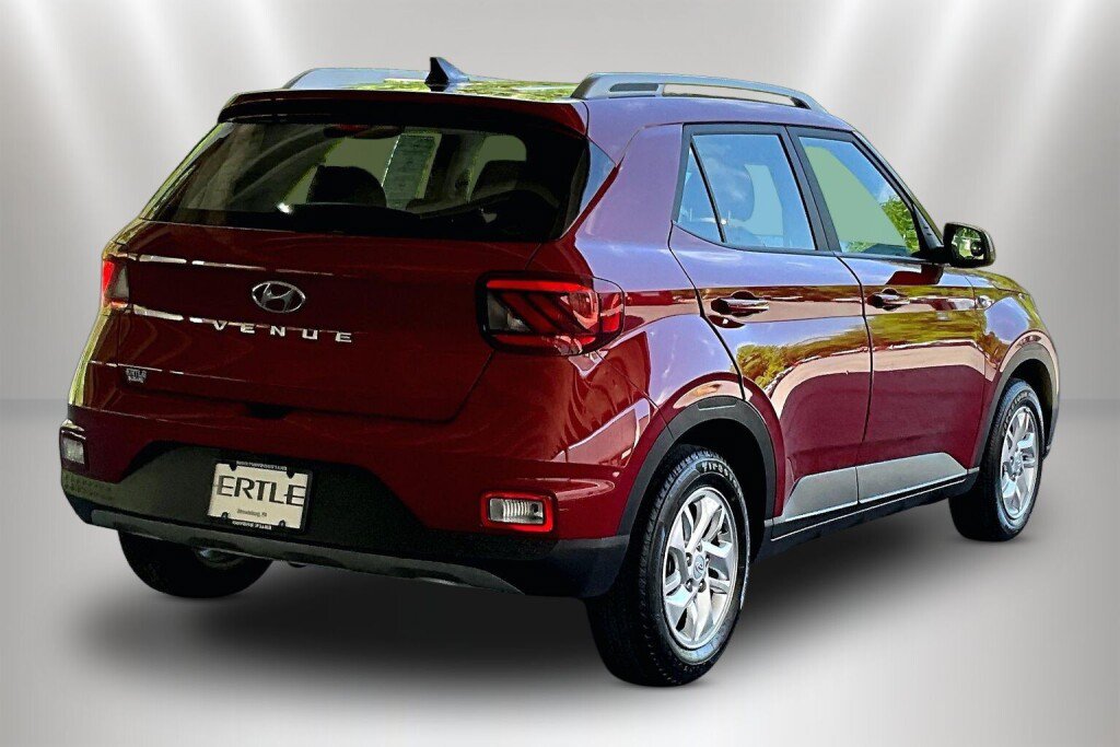 Used 2020 Hyundai Venue SEL FWD image 5