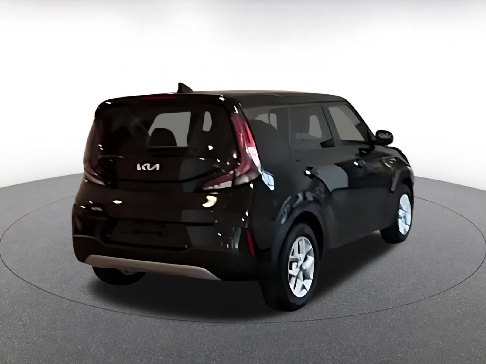 Used 2025 Kia Soul LX w/ LX Technology Package FWD image 16
