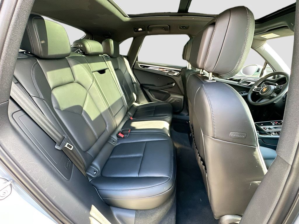 Certified 2026 Porsche Macan AWD/4WD image 29