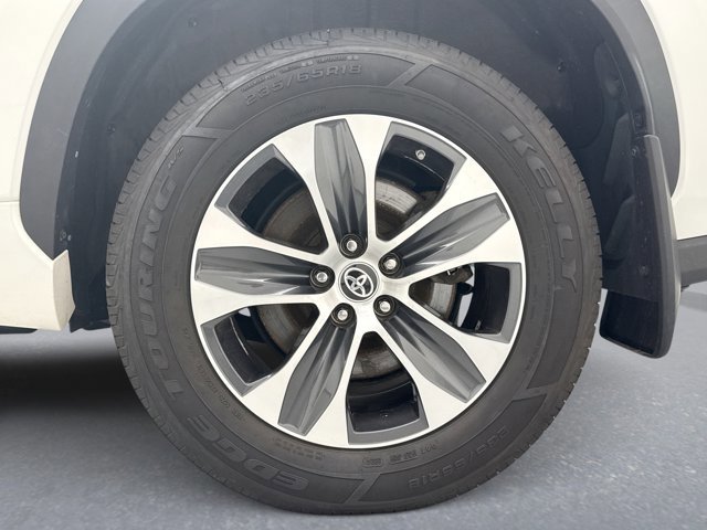 Used 2021 Toyota Highlander XLE AWD/4WD image 25