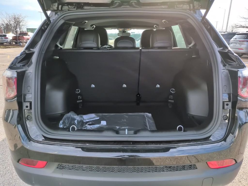 New 2026 Jeep Compass Latitude AWD/4WD image 11