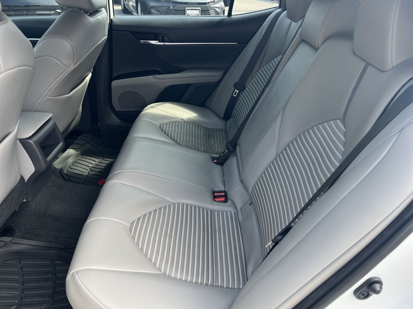 Used 2020 Toyota Camry SE w/ Sunroof Package FWD image 24