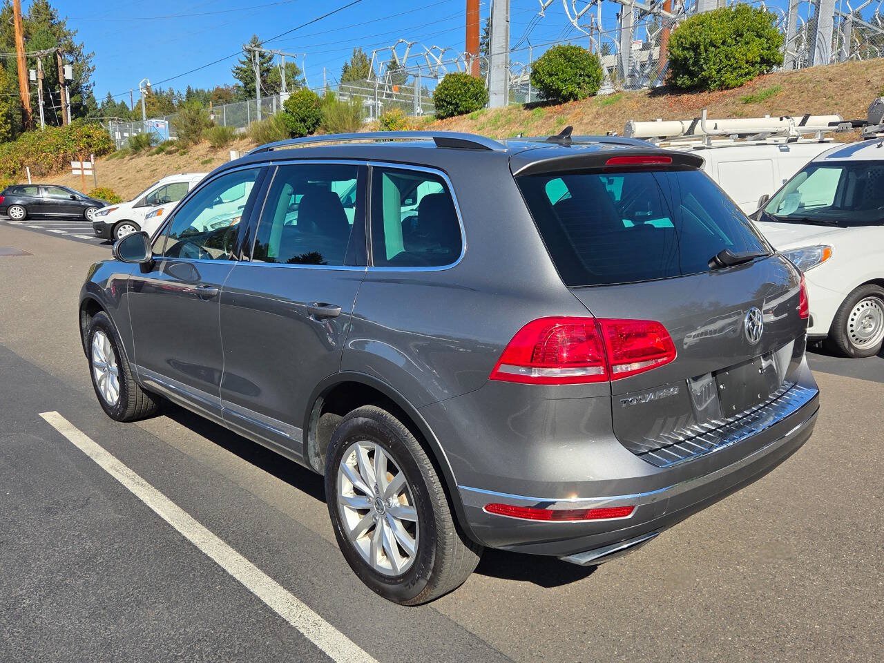 Used 2015 Volkswagen Touareg Sport AWD/4WD image 5