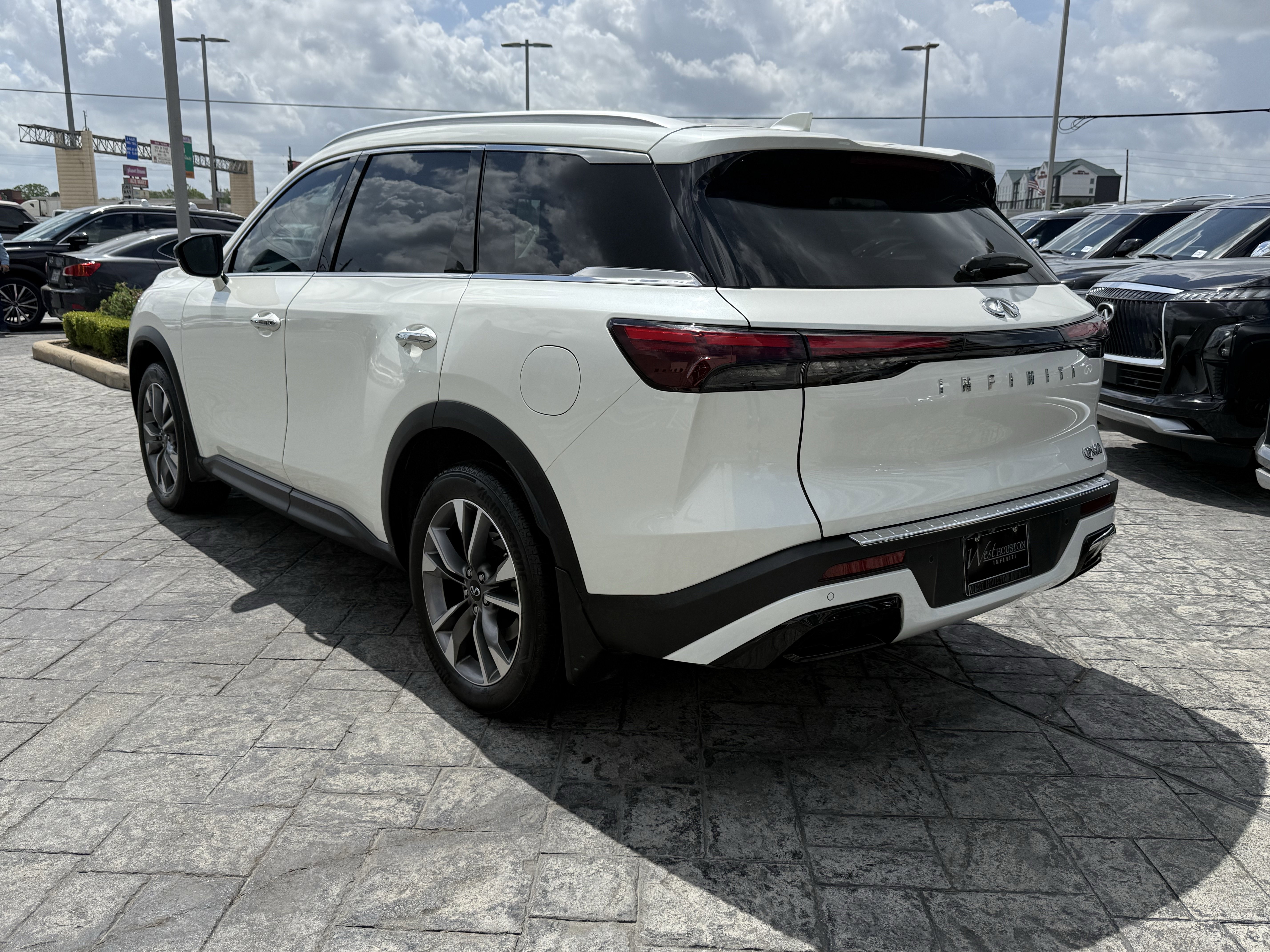 Certified 2023 INFINITI QX60 Luxe w/ Cargo Package image 5