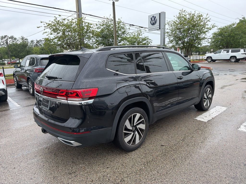 Used 2024 Volkswagen Atlas SE w/ Panoramic Sunroof Package FWD image 9