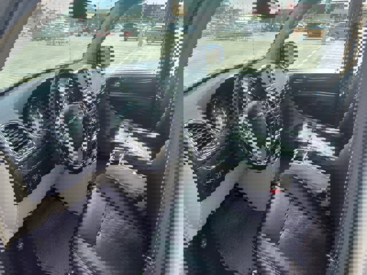 Used 2015 Chrysler Town & Country Touring image 14