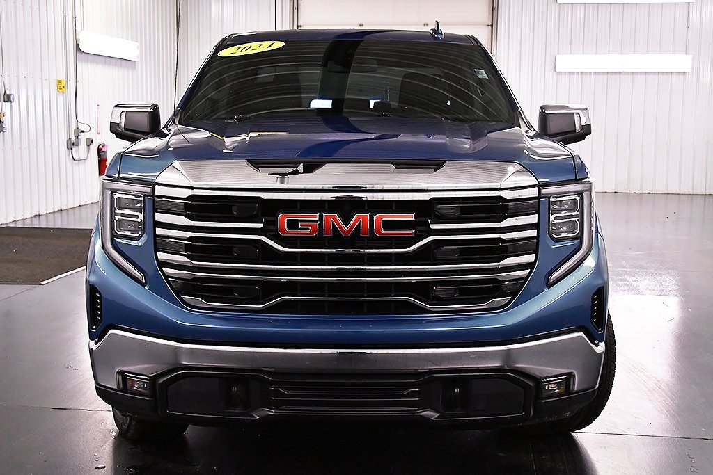 Used 2024 GMC Sierra 1500 SLT image 2