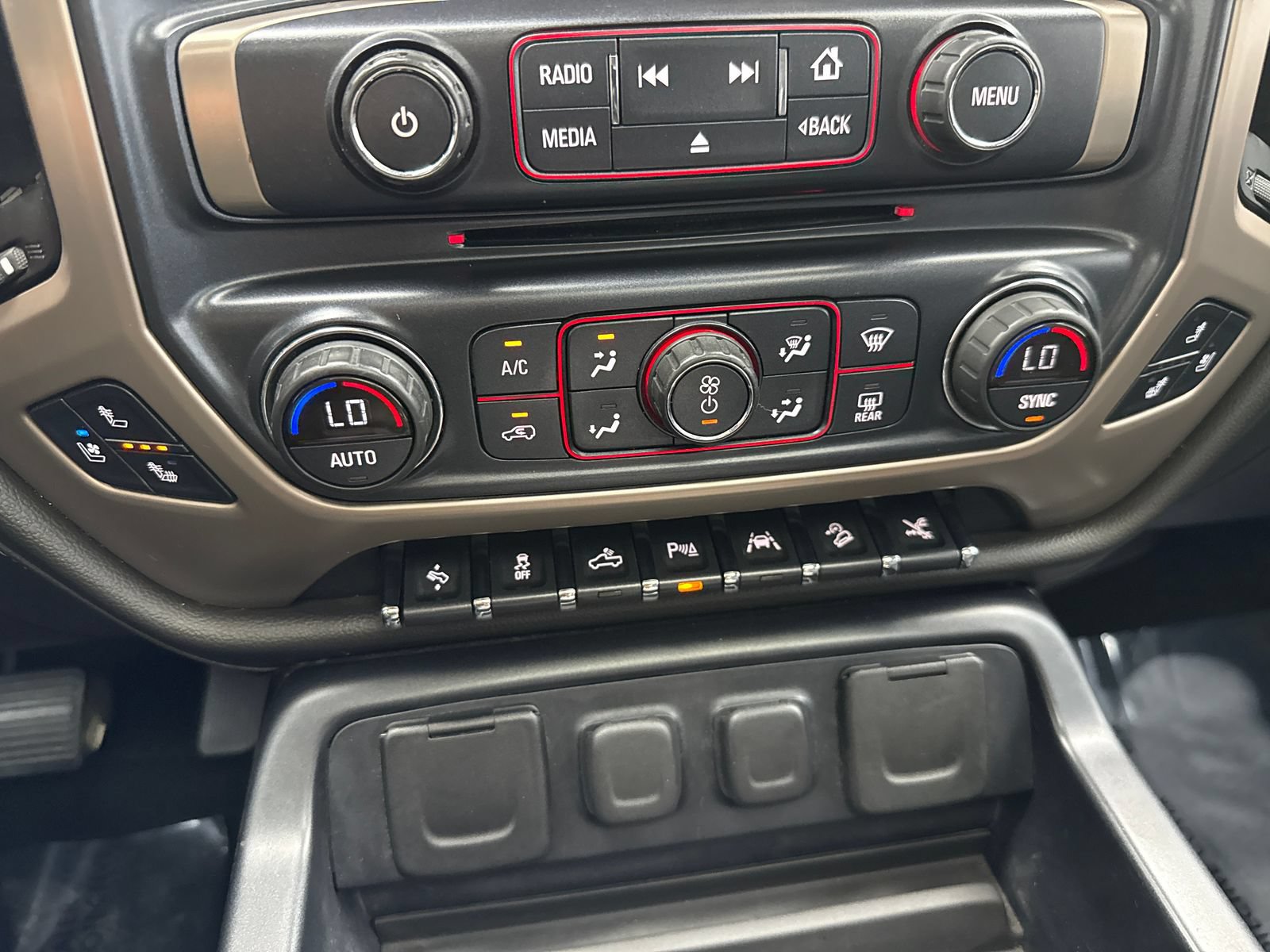Used 2016 GMC Sierra 1500 Denali w/ Denali Ultimate Package AWD/4WD image 29