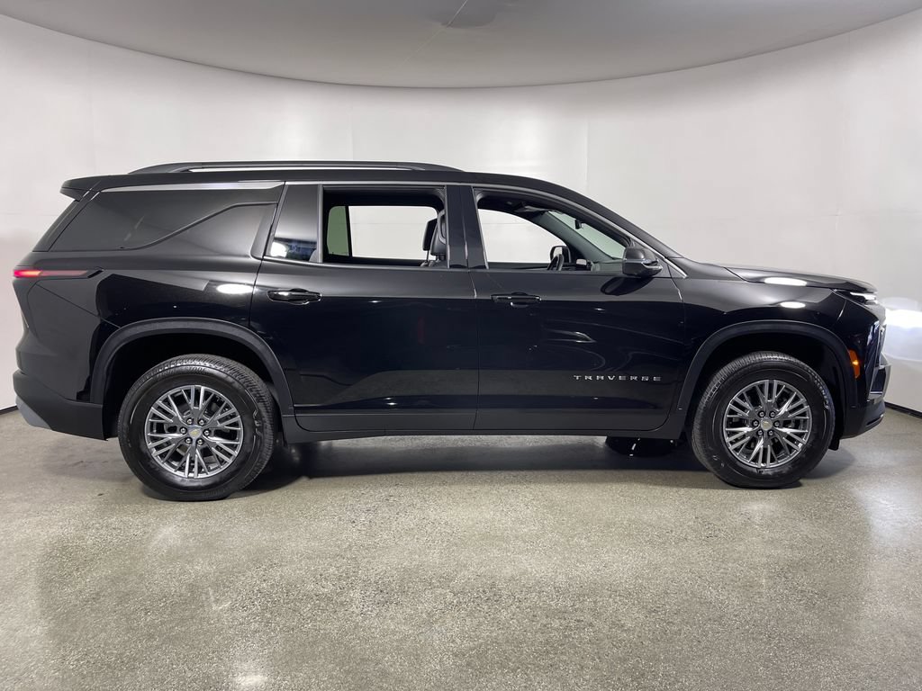 Used 2026 Chevrolet Traverse LT w/ Driver Confidence Package FWD image 2