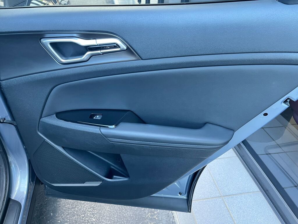 Used 2024 Kia Sportage EX FWD image 28