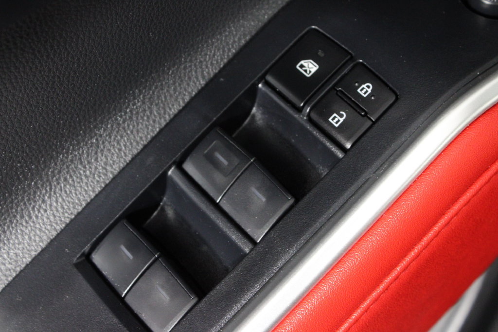 Used 2024 Toyota Highlander XSE FWD image 24