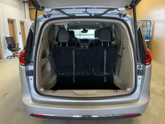 Certified 2024 Chrysler Pacifica Touring-L image 28