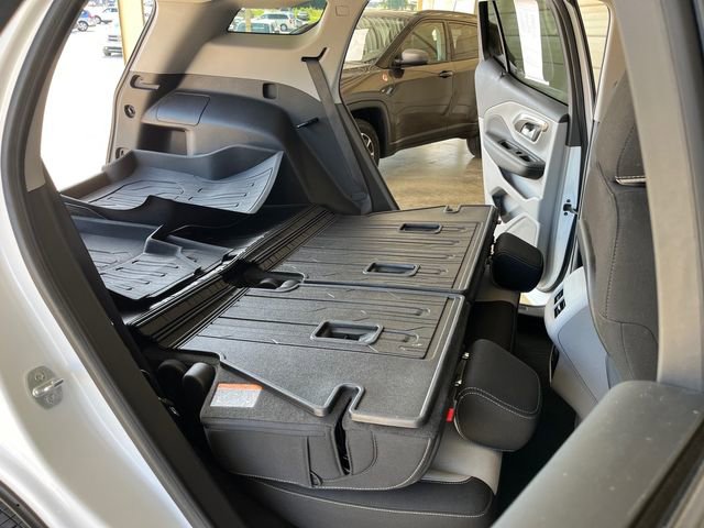 Used 2023 GMC Terrain SLE w/ Driver Convenience Package image 23