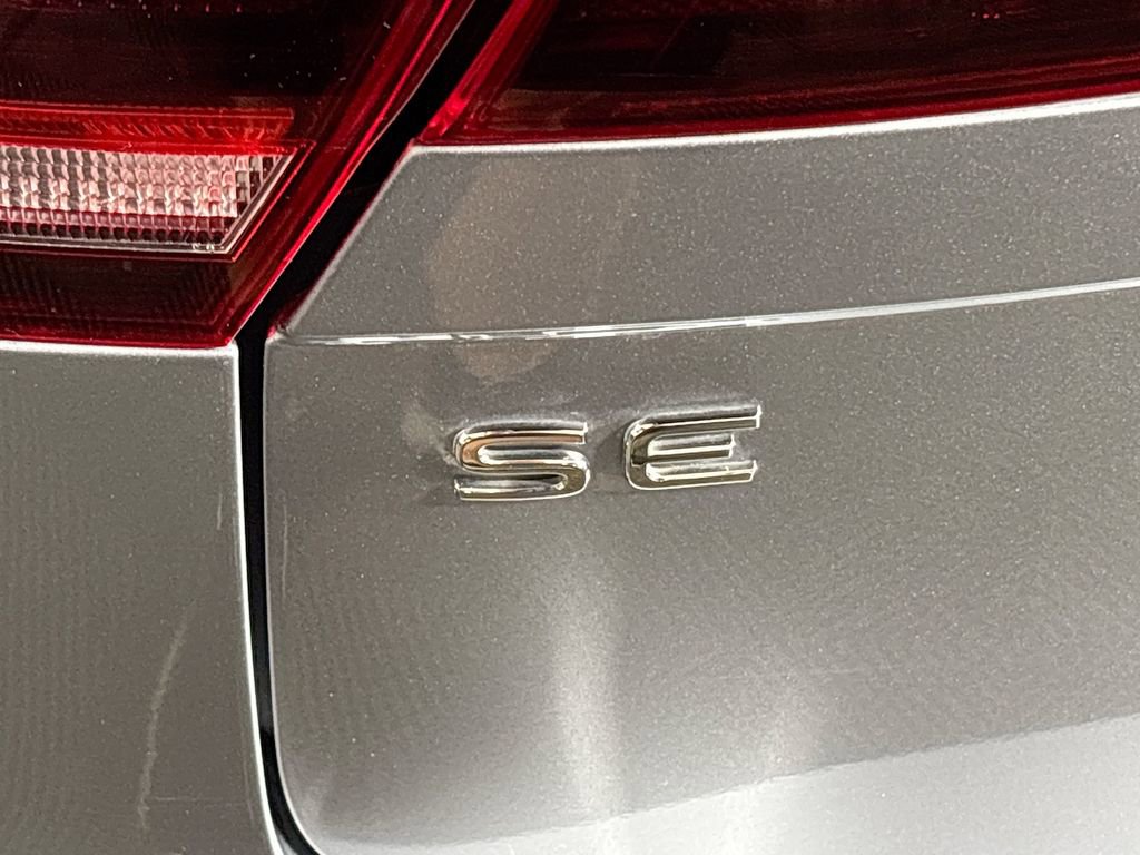 Used 2024 Volkswagen Tiguan SE image 23