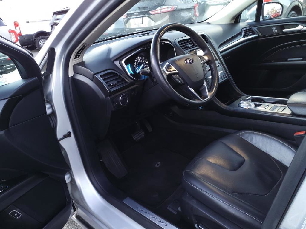 Used 2019 Ford Fusion Titanium image 19