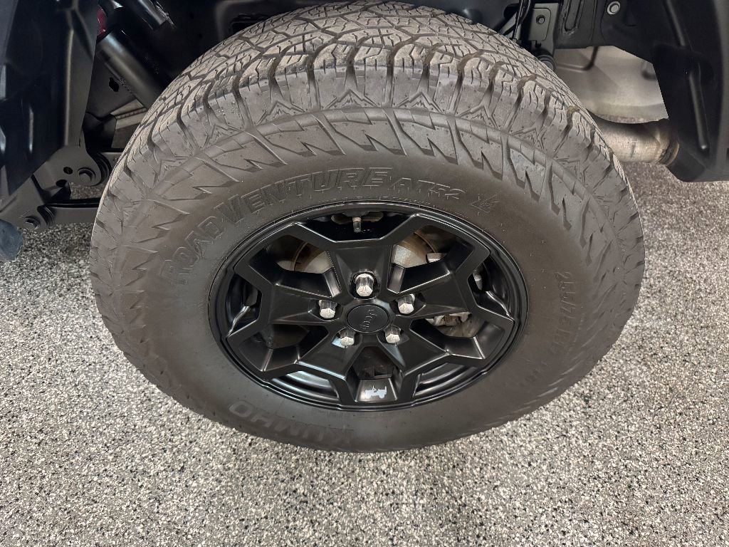 Used 2021 Jeep Gladiator Willys image 14