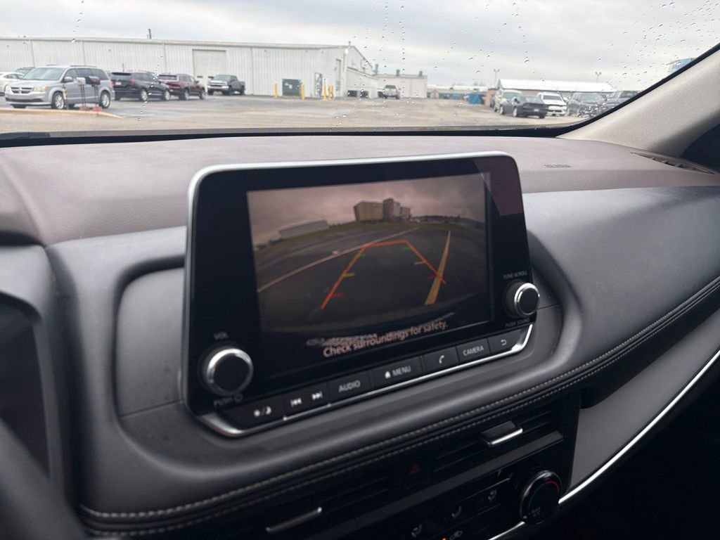 Used 2023 Nissan Rogue S image 18