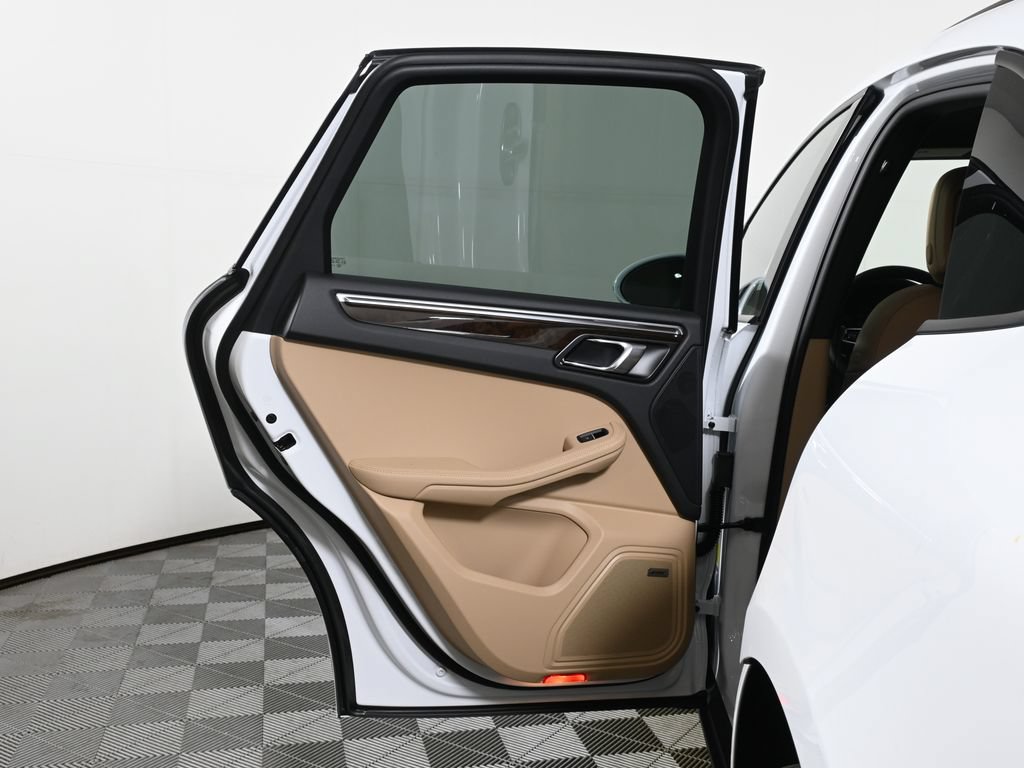 New 2026 Porsche Macan AWD/4WD image 35