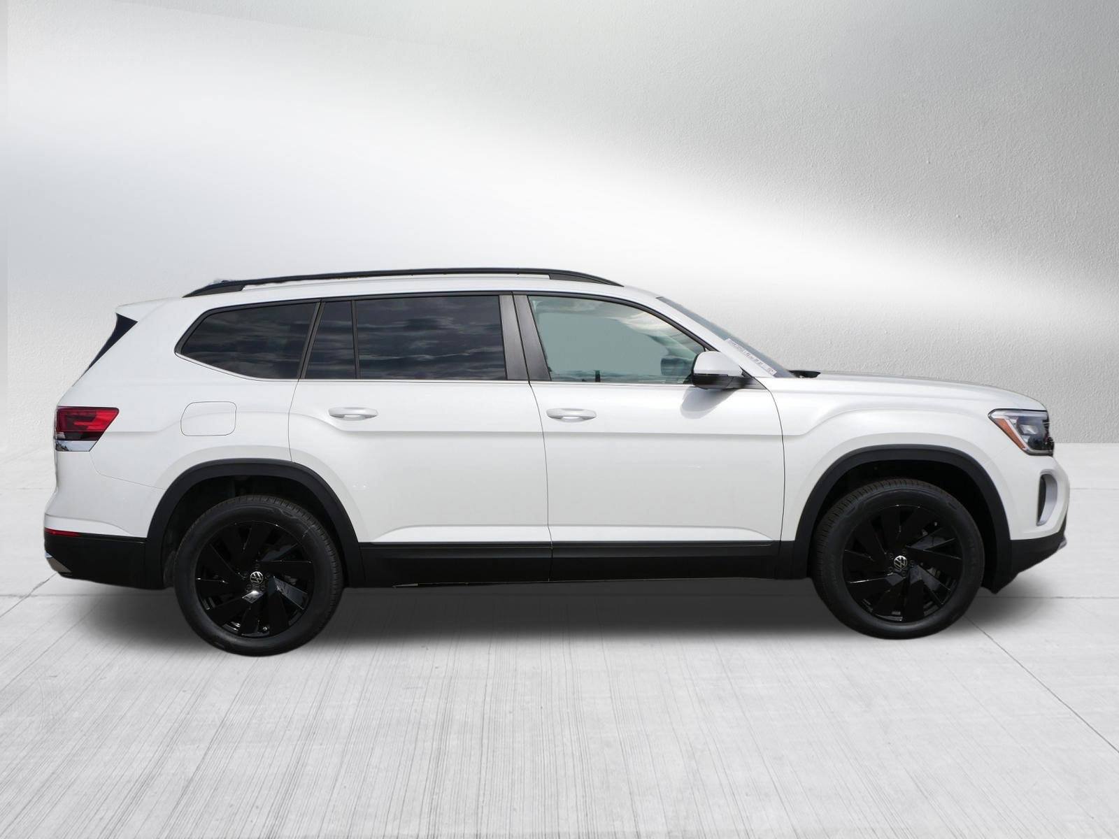 New 2026 Volkswagen Atlas SE AWD/4WD image 2