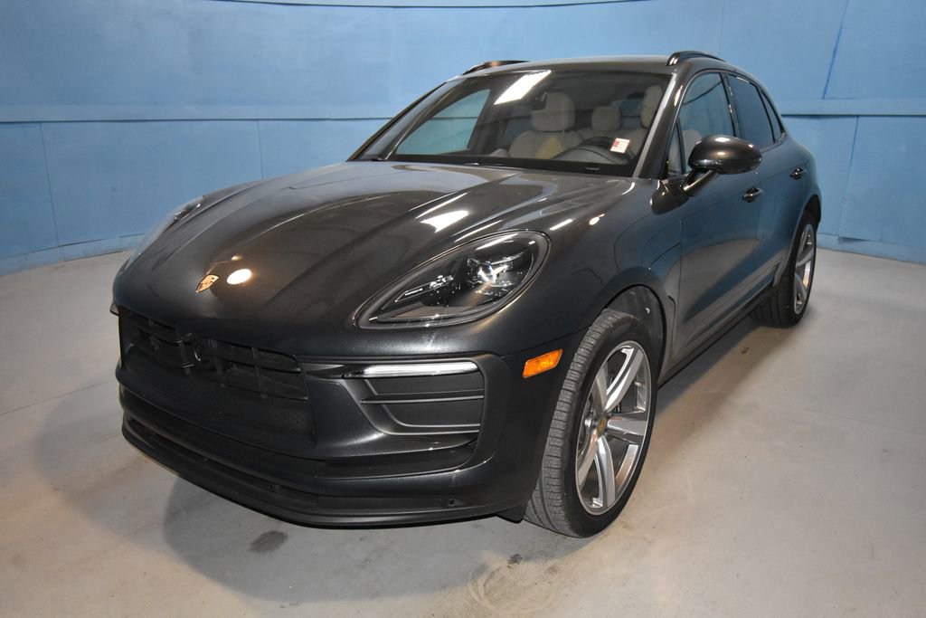 Certified 2025 Porsche Macan image 1