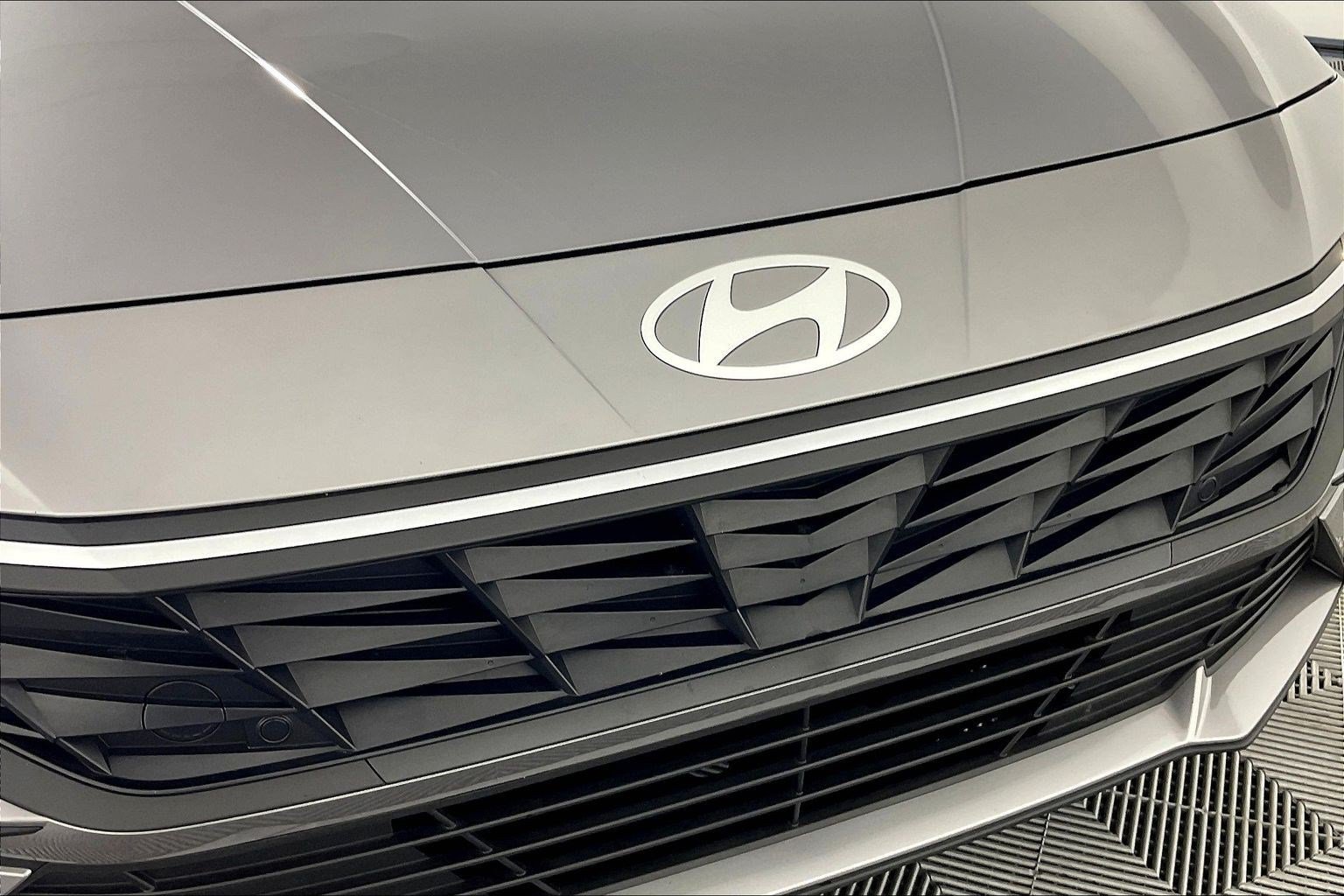 Used 2025 Hyundai Elantra SE FWD image 30