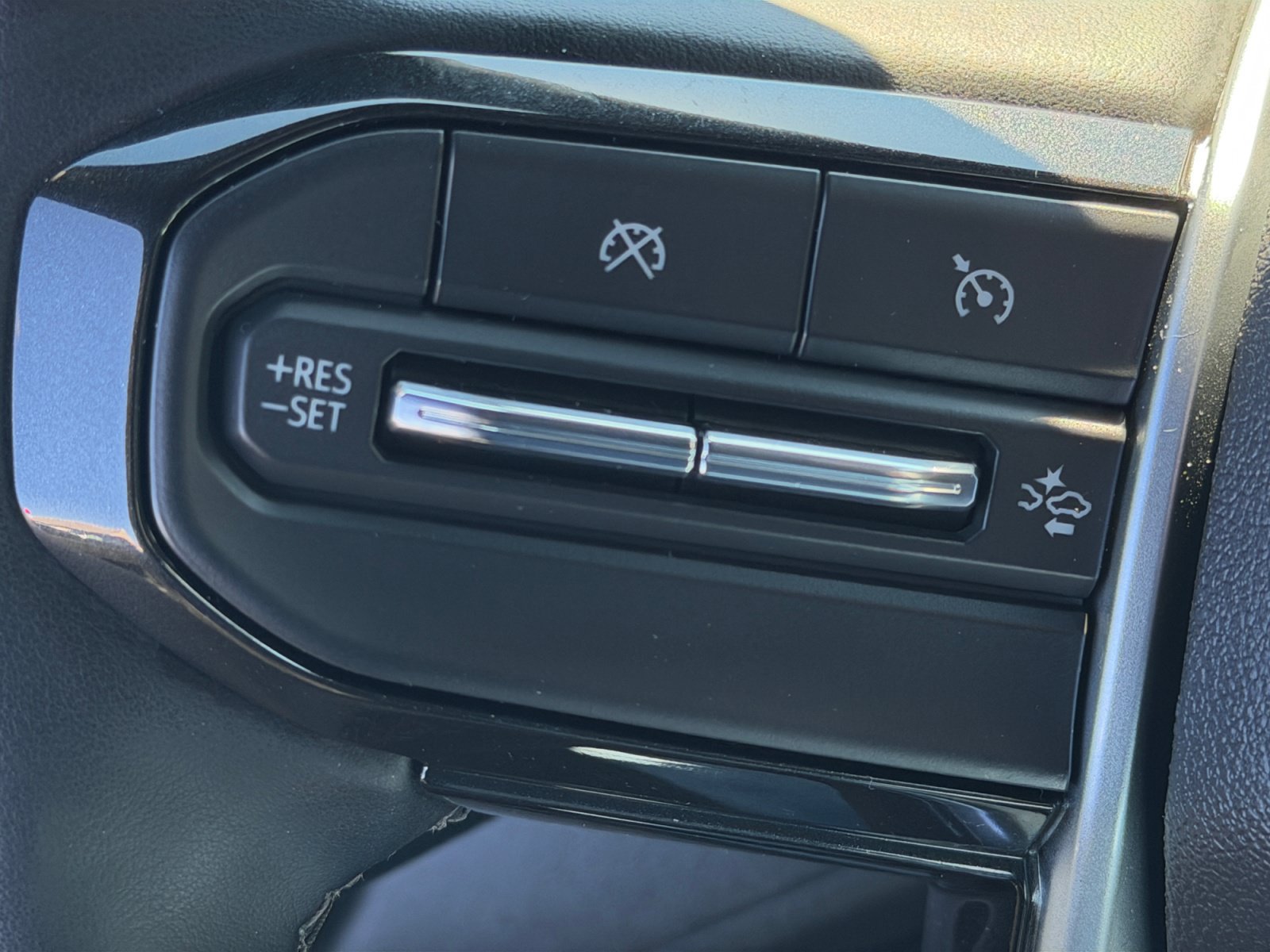 Used 2025 Chevrolet Colorado Trail Boss AWD/4WD image 17
