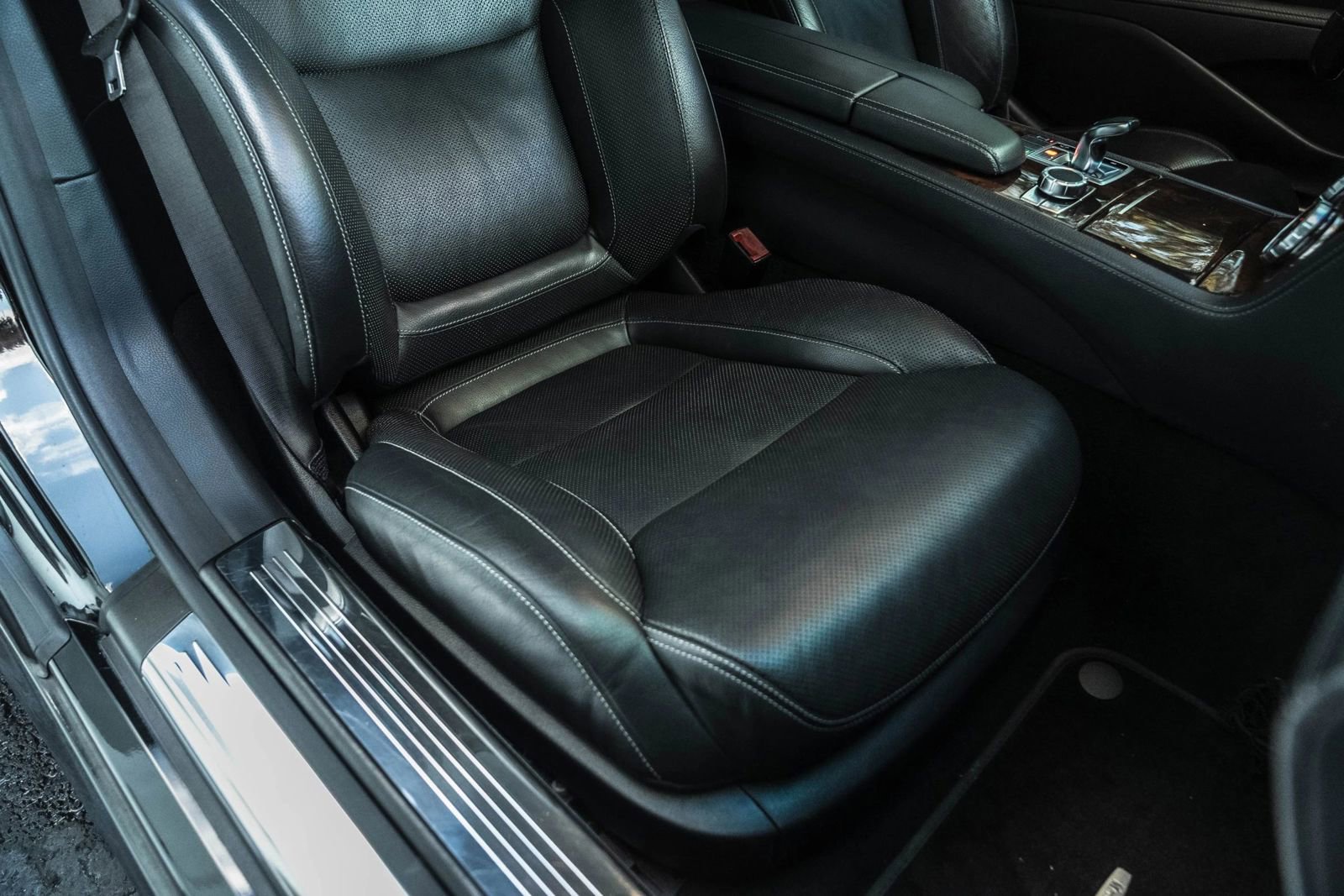 Used 2013 Mercedes-Benz SL 550 w/ Premium Pkg image 34