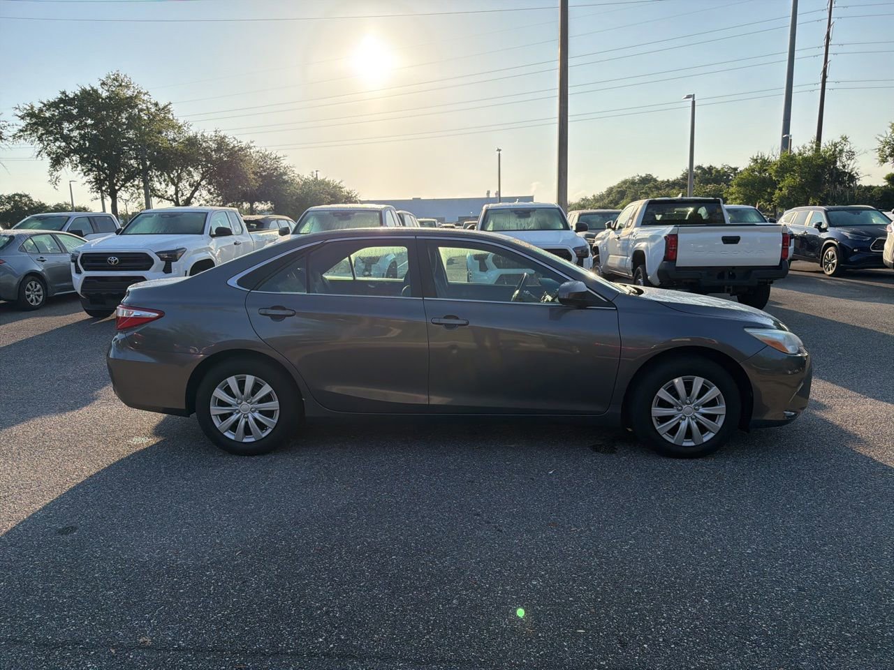 Used 2016 Toyota Camry LE FWD image 6