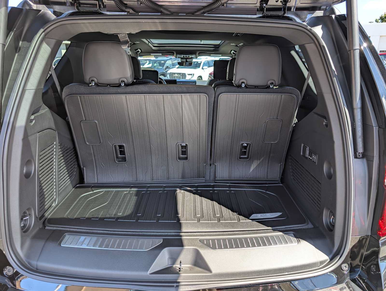 New 2026 GMC Yukon Denali Ultimate w/ LPO, Floor Liner Package AWD/4WD image 7