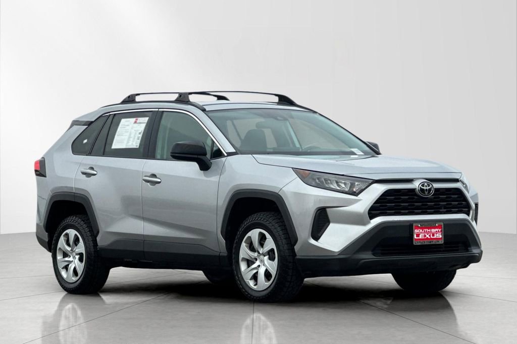 Used 2021 Toyota RAV4 LE FWD image 8