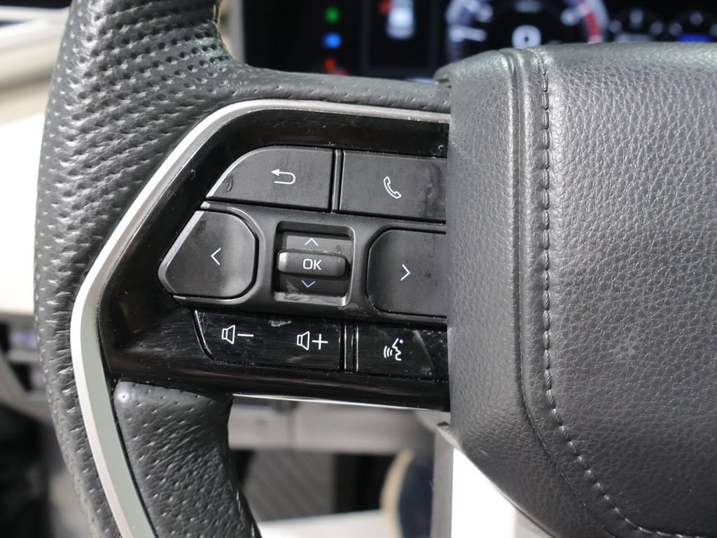 Used 2023 Toyota Sequoia Capstone AWD/4WD image 38
