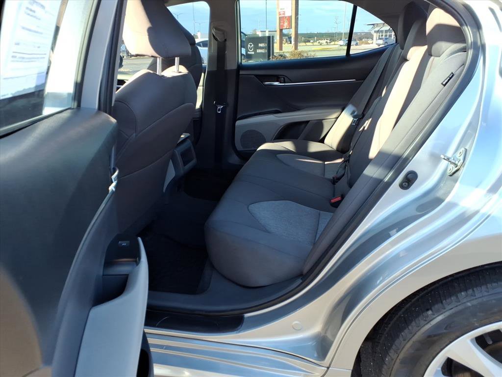 Used 2020 Toyota Camry LE image 15