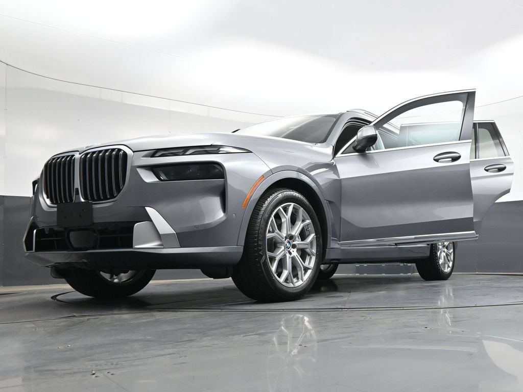 Used 2023 BMW X7 xDrive40i w/ Parking Assistance Package AWD/4WD image 48