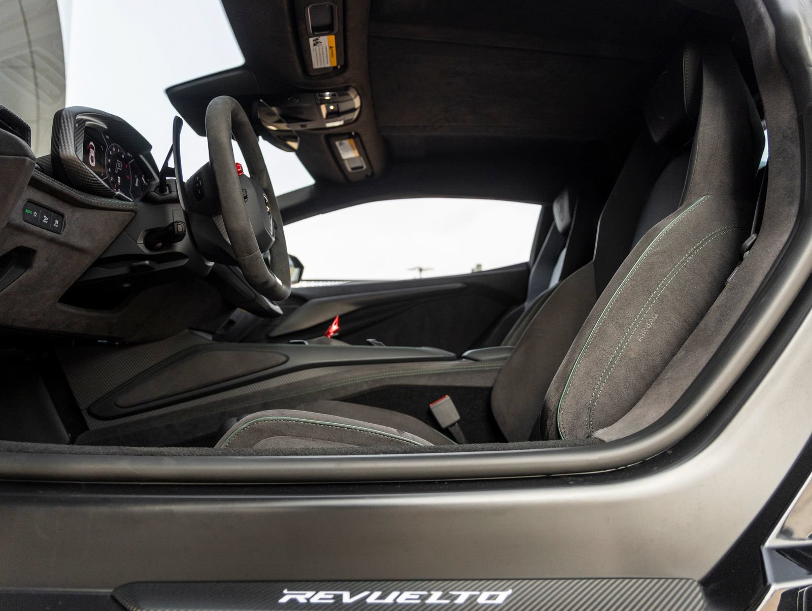 Used 2025 Lamborghini Revuelto AWD/4WD image 27