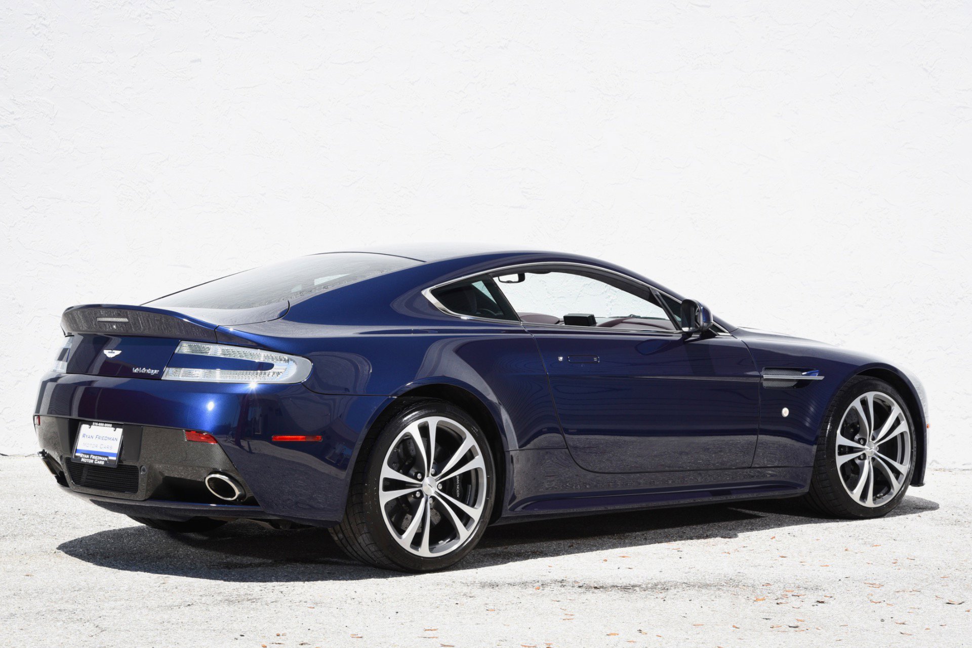 Used 2011 Aston Martin V12 Vantage Coupe RWD image 3